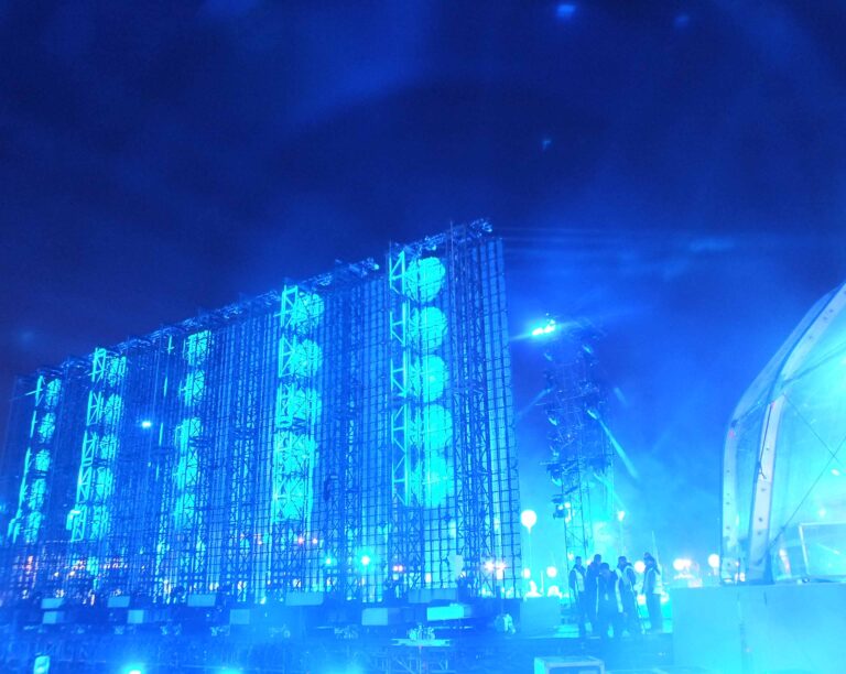 Brandenburger Tor 5 © Silvia Neri 25 anni fa cadeva il muro di Berlino. Nella capitale tedesca prendono il via grandiosi festeggiamenti: con una megainstallazione di palloni luminosi, ecco le immagini live...