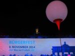 Brandenburger Tor 8 © Silvia Neri 25 anni fa cadeva il muro di Berlino. Nella capitale tedesca prendono il via grandiosi festeggiamenti: con una megainstallazione di palloni luminosi, ecco le immagini live...