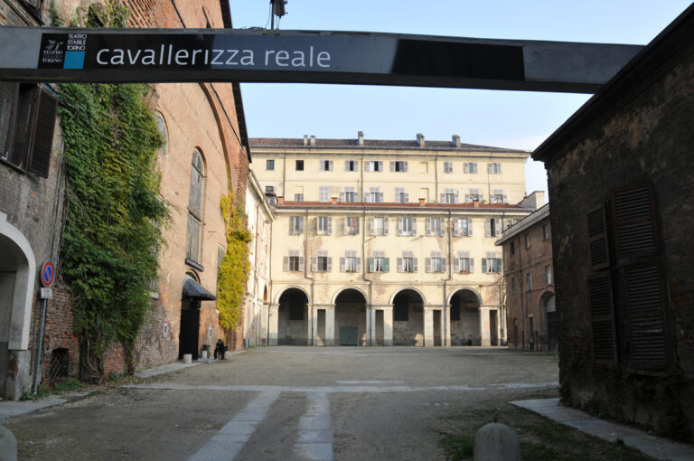 Cavallerizza stabile Prosegue l’occupazione della Cavallerizza Reale di Torino. E mentre si protesta contro il processo di privatizzazione, arriva una call per videoartisti...