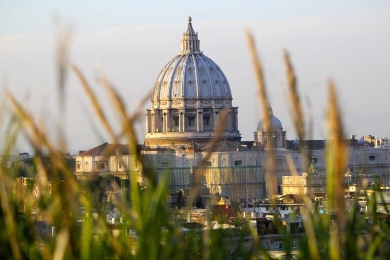 Città del Vaticano inquadrata dal sito di Borgo Piccolomini 2 Borgo Piccolomini a Roma. Un parco d’arte a pochi metri dal Vaticano