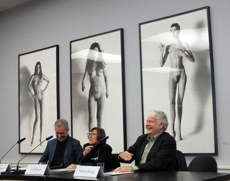 Conferenza stampa Helmut Newton Foundation Berlino © Silvia Neri Nuove opere e nuovi allestimenti per la Helmut Newton Foundation, ecco le immagini live da Berlino. Nudi, ritratti e foto di moda, per la maggior parte inedite