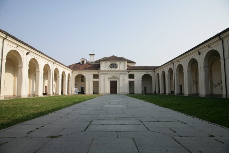 ExCimiteroSanPietroVincoli xl Sven Marquardt e i ragazzi di Berlino. Una mostra al cimitero di Torino