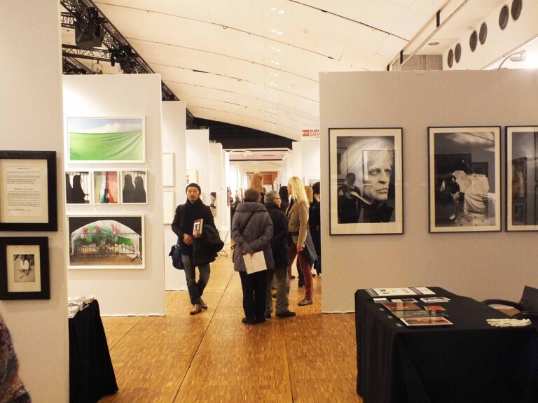 Fotofever Carrousel du Louvre 28 © Silvia Neri Fotofever Paris 2014, ecco le prime immagini. Alla fiera al Carrousel du Louvre giovani artisti, giovani collezionisti e tanta Italia, con ben diciassette gallerie