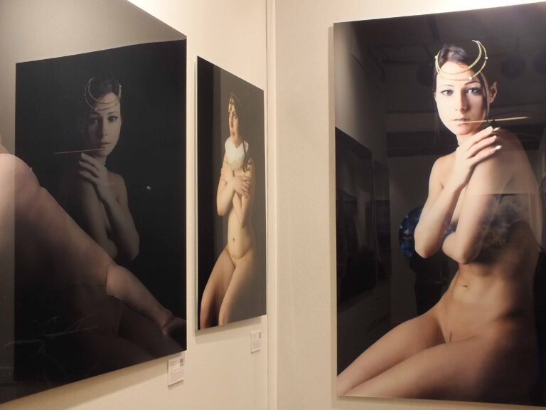 Fotofever Carrousel du Louvre 29 © Silvia Neri Fotofever Paris 2014, ecco le prime immagini. Alla fiera al Carrousel du Louvre giovani artisti, giovani collezionisti e tanta Italia, con ben diciassette gallerie