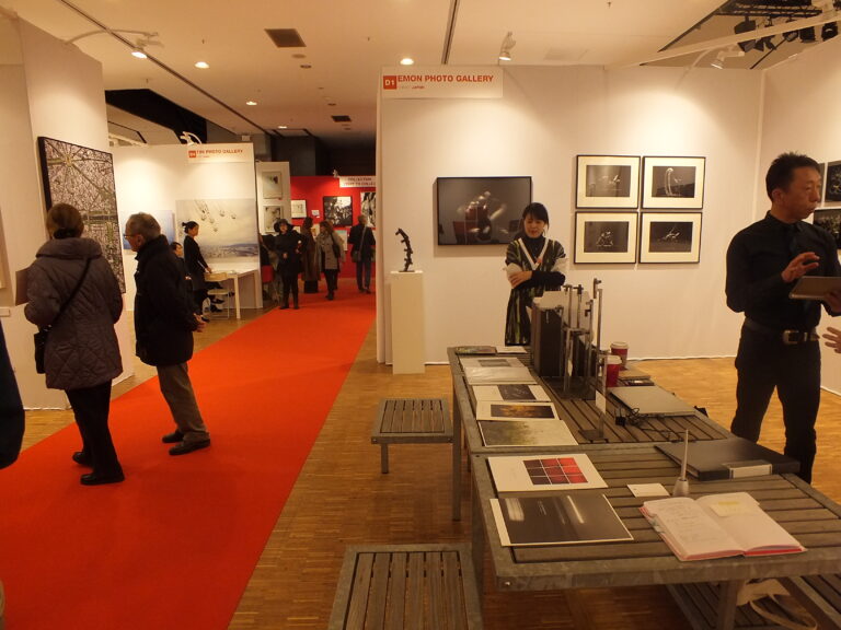 Fotofever Carrousel du Louvre 32 © Silvia Neri Fotofever Paris 2014, ecco le prime immagini. Alla fiera al Carrousel du Louvre giovani artisti, giovani collezionisti e tanta Italia, con ben diciassette gallerie