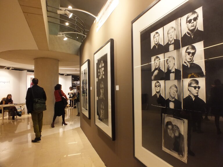 Fotofever Carrousel du Louvre 34 © Silvia Neri Fotofever Paris 2014, ecco le prime immagini. Alla fiera al Carrousel du Louvre giovani artisti, giovani collezionisti e tanta Italia, con ben diciassette gallerie