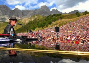 Sky Arte Updates: Francesco De Gregori racconta in esclusiva “VivaVoce”, il suo ultimo album. Rimettendo mano, tra blues e rockabilly, ai suoi più grandi successi