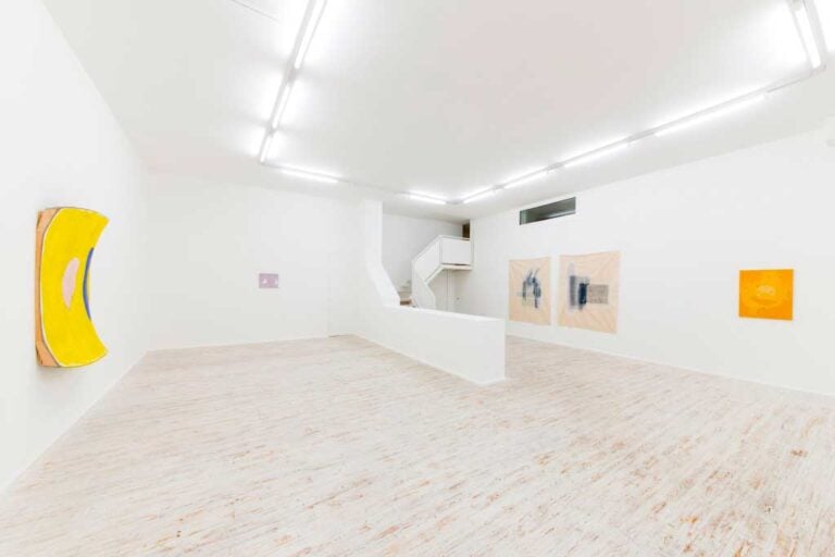 Funzione Continua veduta della mostra presso la Galleria Thomas Brambilla Bergamo 2014 2 Fari puntati sullo spazio. Collettiva di riscoperta da Thomas Brambilla