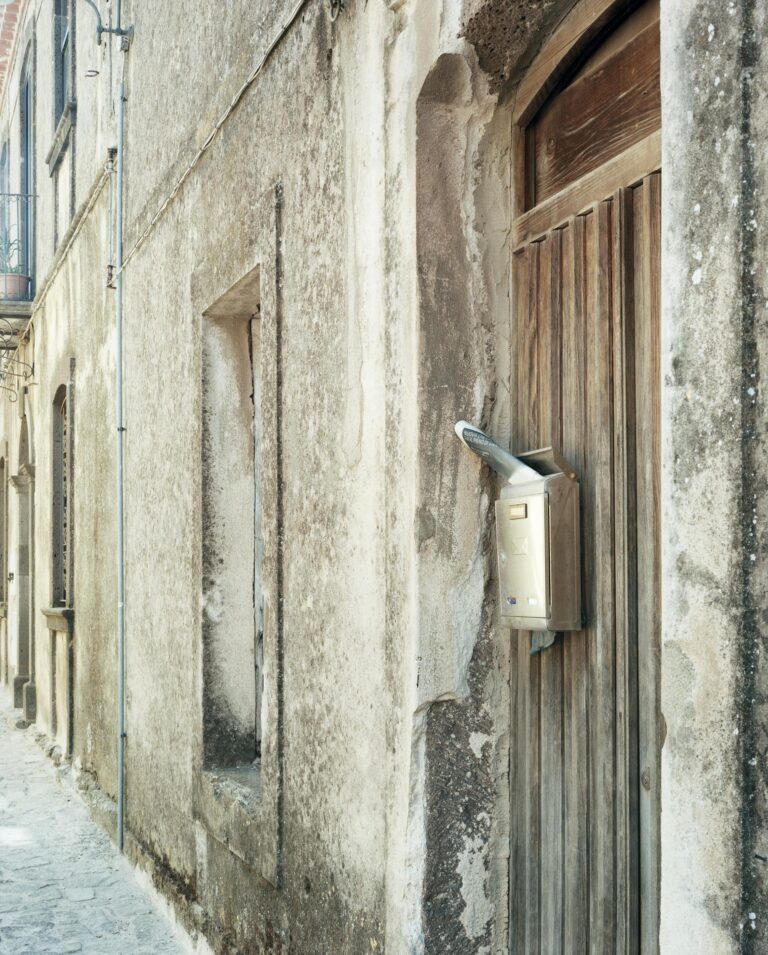 Guido Guidi Seneghe via Pippia Sardegna 11 05 11 Guido Guidi, consacrazione di un fotografo. Veramente