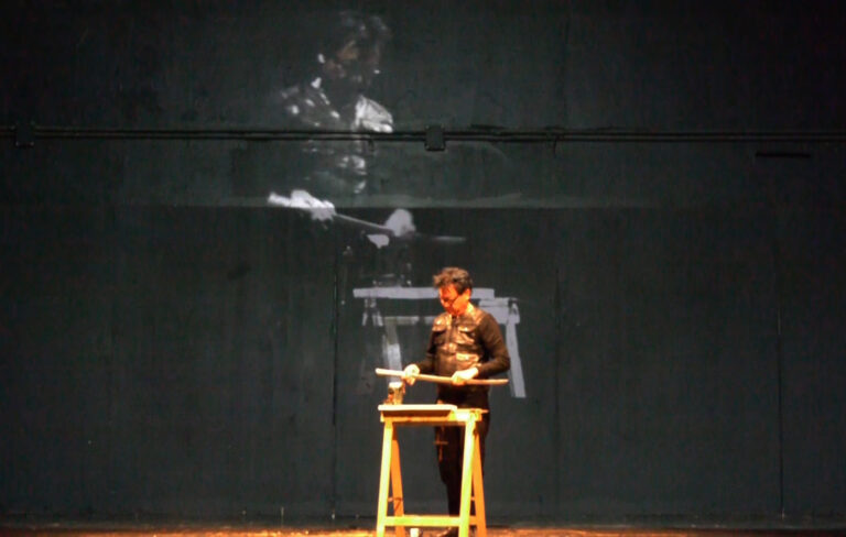 H.H. Lim a Milano 3 H.H. Lim operaio a Milano: immagini e video dalla performance dell’artista malese al Teatro Verdi, tra spade samurai ed Expo 2015