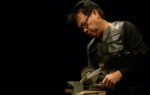 H.H. Lim a Milano 5 H.H. Lim operaio a Milano: immagini e video dalla performance dell’artista malese al Teatro Verdi, tra spade samurai ed Expo 2015