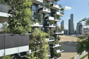 Parigi sarà un enorme Bosco Verticale. Il sindaco Hidalgo lancia un progetto per 100 ettari di prati e boschi su tetti e pareti degli edifici: copiando Boeri a Milano