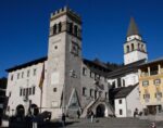 Magnifica Pieve di Cadore Palazzo Ecco come il GAL svecchierà i musei storici del bellunese. Con la Magnifica Comunità di Cadore, Dolomiti Contemporanee e il Museo Rimoldi, e gli artisti Tomé, Degiorgis e Fliri