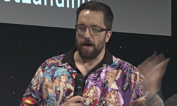 Matt Taylor con la camicia incriminata Lo scienziato Matt Taylor, la missione Rosetta e la camicia sessista