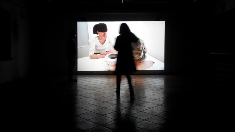 Objects Memory and addiction Shawnette Poe C'è anche l'arte italiana alla Biennale del Design di Lubiana. Ecco le immagini della mostra fra memoria e dipendenza. Da Masbedo a Diego Zuelli
