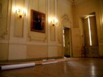 Palazzo Cavour in attesa di Cattelan Torino Updates: dietro "Shit and Die", immagini esclusive dal backstage della mostra curata da Maurizio Cattelan per Artissima