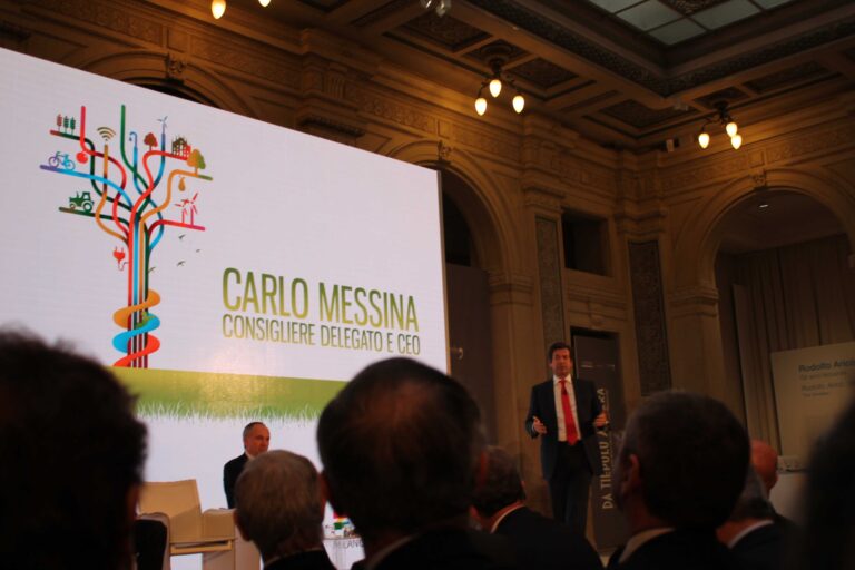 Presentazione dei programmi di Intesa San Paolo per Expo 2015 Tutti i programmi di Intesa San Paolo per Expo 2015. Dal padiglione smontabile di Michele De Lucchi alle quinte scenografiche di Studio Azzurro