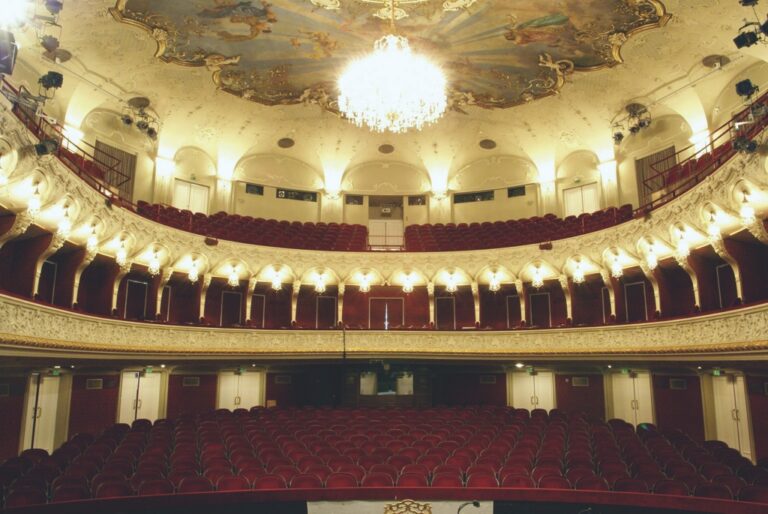 Salzburg State Theatre Auditorium © Karl Forster xl Salisburgo è sempre in festival. Anticipazioni dall’Austria