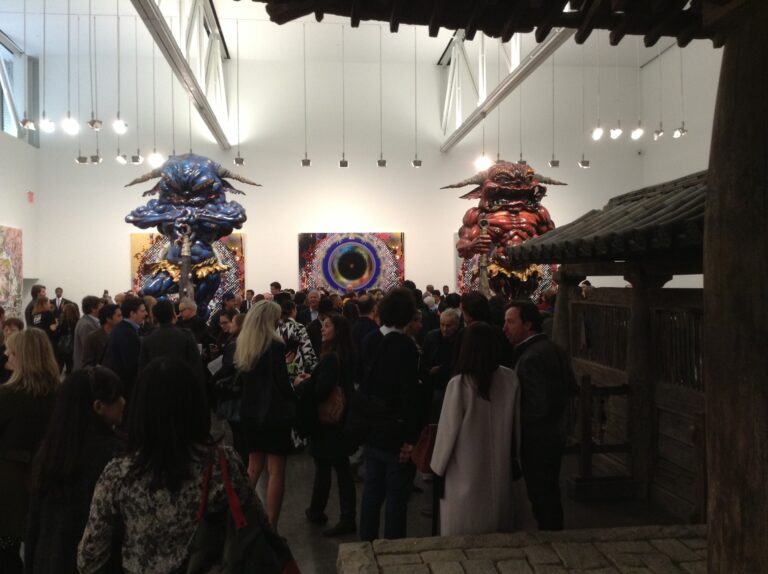 Takashi Murakami Gagosian New York 20141 Tante immagini dall’opening di Takashi Murakami da Gagosian New York. Ovvero ricreare un tempio in uno dei “templi” dell’arte contemporanea