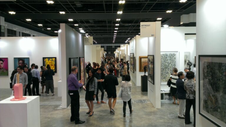 Visitatori, Singapore art fair 2014 (foto Chiara Cecutta)