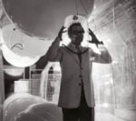 Ugo La Pietra – Immersione “Caschi sonori”. Installazione alla Triennale di Milano con Paolo Rizzatto 1968 – Courtesy Archivio Ugo La Pietra Ugo La Pietra. Un gigante preveggente alla Triennale di Milano