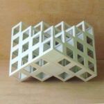 YOICHIRO KAMEI Lattice receptacle C4 2011 porcellana 15x25x29 cm Art and craft, a Milano. Nasce Esh Gallery, nuovo spazio dedicato al design e alle sue contaminazioni, fra tradizione e gusto contemporaneo 