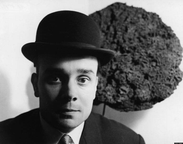 Yves Klein portrait Lucio Fontana e Yves Klein. L’infinita liaison di due artisti cosmonauti