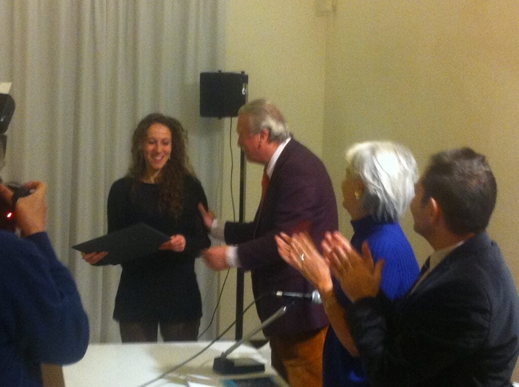 Premio Fondazione VAF, a Perugia vince Maria Elisabetta Novello con una poetica installazione di cenere. Menzioni speciali a Rä Di Martino e Gianluca Vassallo