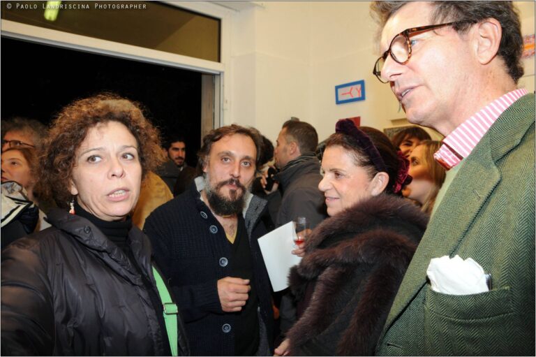 inaugurazione spazio y bucarelli Tante immagini dall'inaugurazione di Spazio Y, nel quartiere romano del Quadraro. Cento artisti in campo per un nuovo luogo di studio, sperimentazione ed esibizione