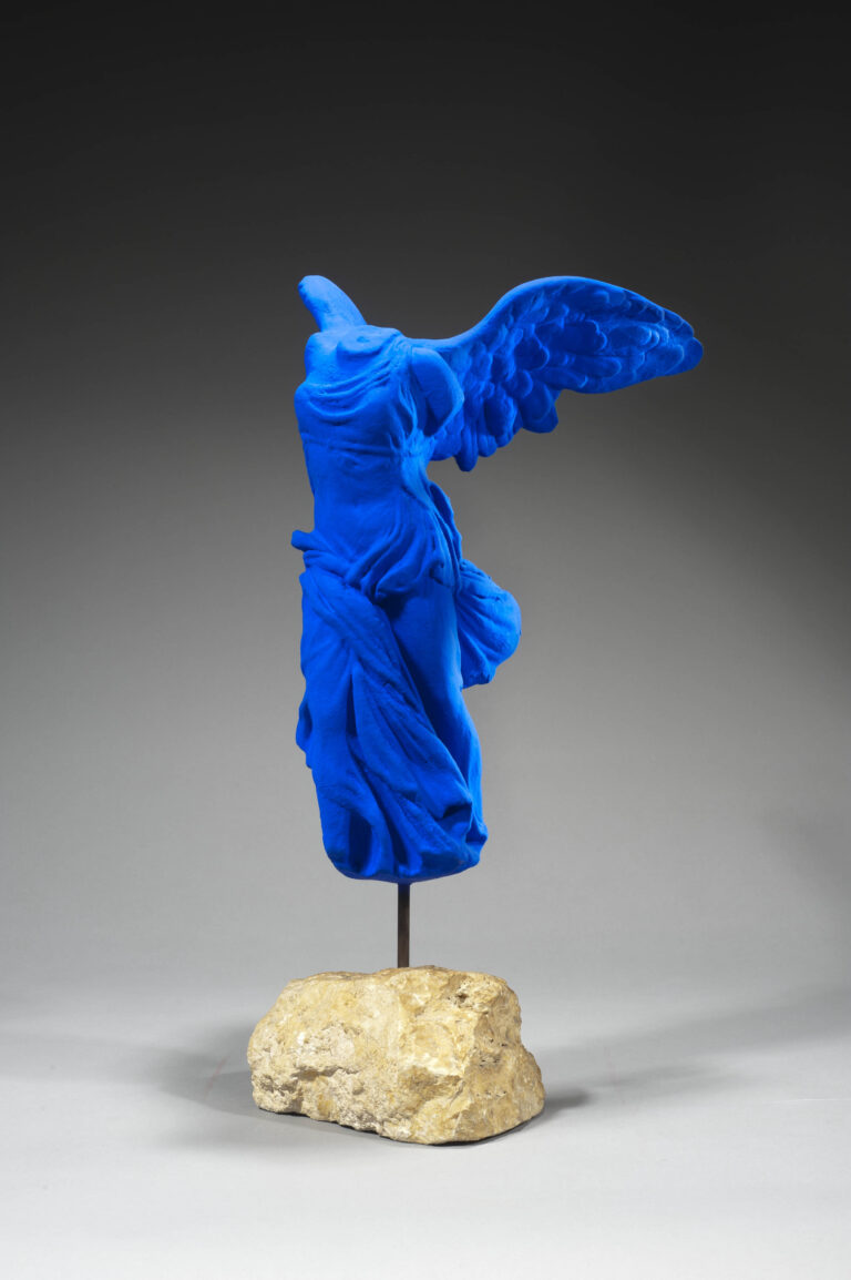 yves klein 19281962 victoire de samothrace 125 1 Lucio Fontana e Yves Klein. L’infinita liaison di due artisti cosmonauti