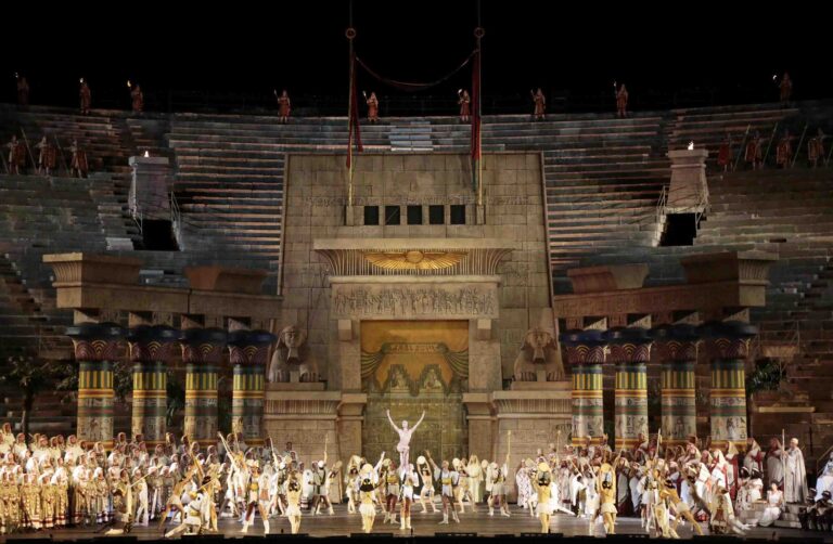 2013 Aida1913 atto II 10 08 dl foto Ennevi 3082 b UniCredit restaura Arena di Verona. Intervista a Federico Ghizzoni