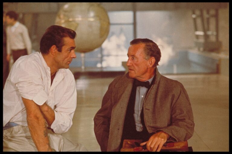 39. Sean Connery and author I. Fleming discuss the character of J. Bond while filming an interior scene for Dr. No. Copyright Notice 1962 Danjaq LLC and United A 800x533 Sky Arte Updates: da Sean Connery a Daniel Craig, il mito di James Bond in mostra alla Kunsthal di Rotterdam. Tra oggetti di scena e scenografie griffate 007