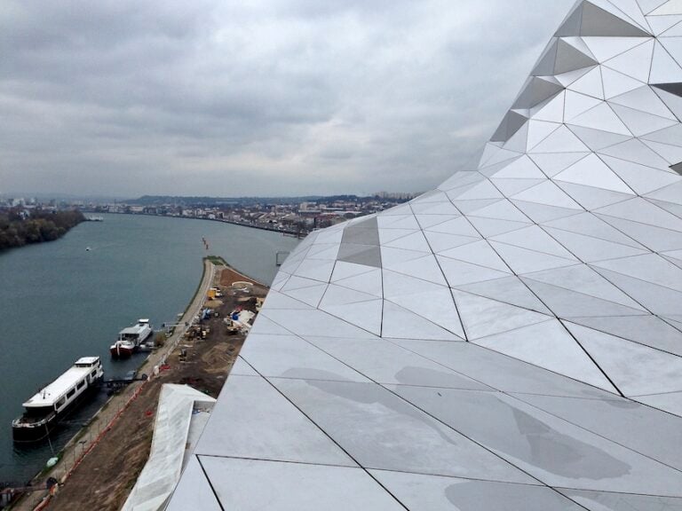 61 Da Lione immagini in anteprima del futuro Musée des Confluences. La creatura spazialista di Coop Himmelb(l)au si inaugura il 19 dicembre