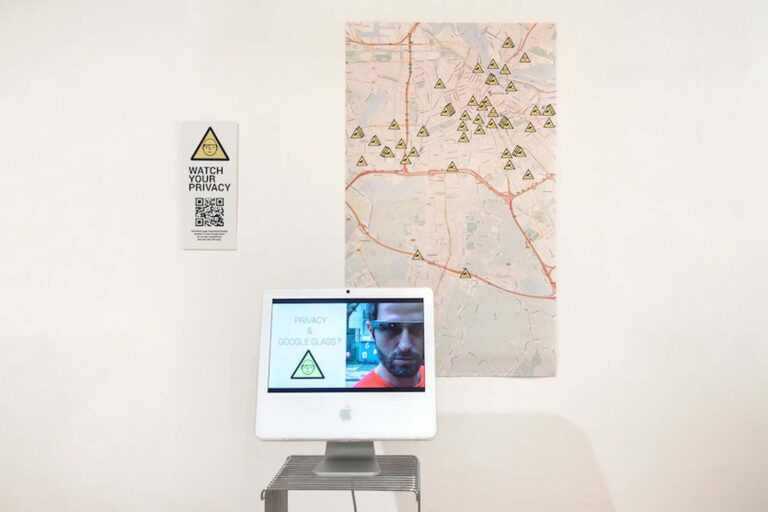 9. Sander Veenhof Watch Your Privacy 2014 installation ph. F Fare a patti con la realtà ai tempi dei social network. Una mostra a Udine