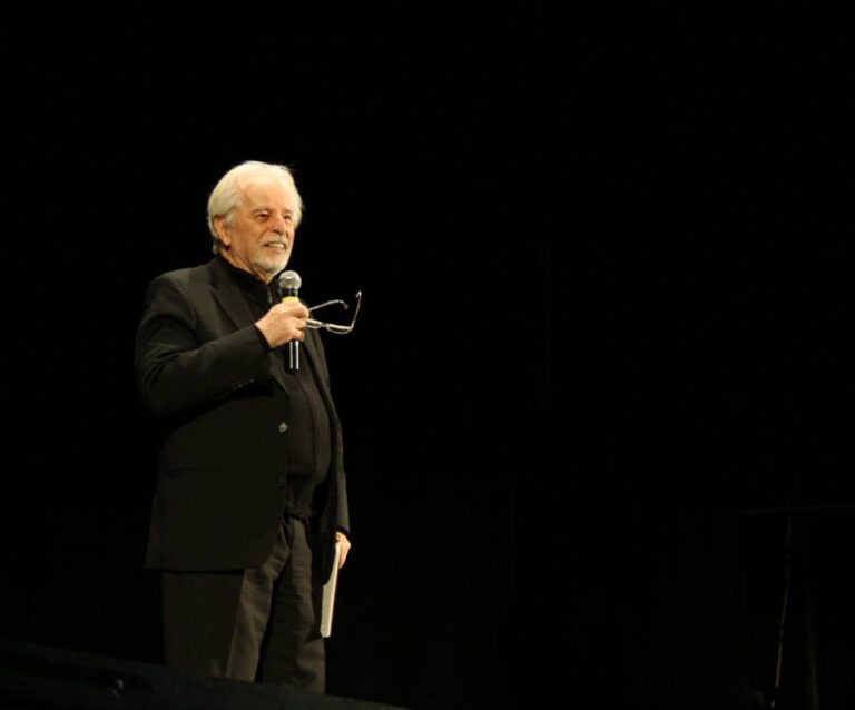 Alejandro Jodorowsky al Teatro Palazzo di Bari 26 ottobre 2014 courtesy Associazione Noesis Dialoghi di Estetica. Parola ad Alejandro Jodorowsky