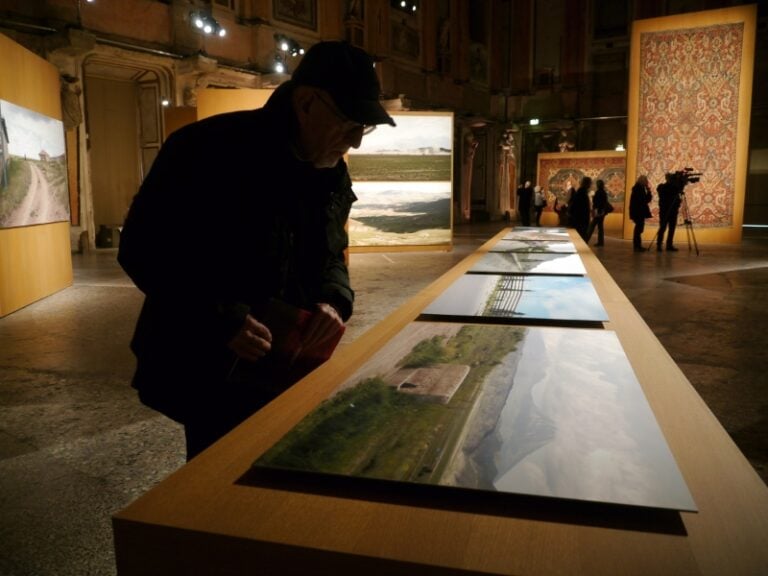 Amos Gitai a Milano 9 Amos Gitai a Milano, per presentare il suo prossimo film con una mostra a Palazzo Reale. Nel nome del padre e di Gabriele Basilico