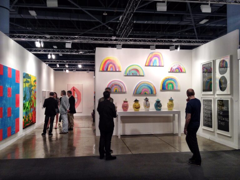 Anton Kern Miami Updates: primissime immagini da Art Basel Miami Beach. Atmosfera esuberante, qualità degli stand sui massimi livelli