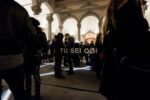 Bianco Valente Tu sei qui Cortile di Palazzo Strozzi 2014 foto Martino Margheri 04 “Tu sei qui”. Ecco le immagini dell'installazione di Bianco Valente nel cortile di Palazzo Strozzi, a Firenze: specchi e luci per un'esperienza fra il concettuale e l'esistenziale