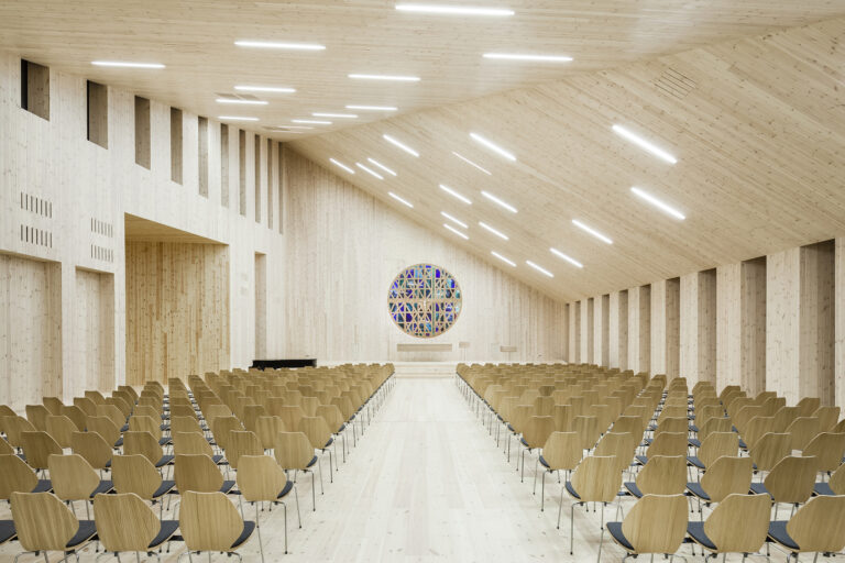 Community Church Knarvik Reiulf Ramstad Arkitekter foto © Hundven Clements Photography 2 Nuove architetture sacre. Ecco la chiesa di Reiulf Ramstad Architects, in Norvegia. Nel segno della bellezza e della qualità contemporanea