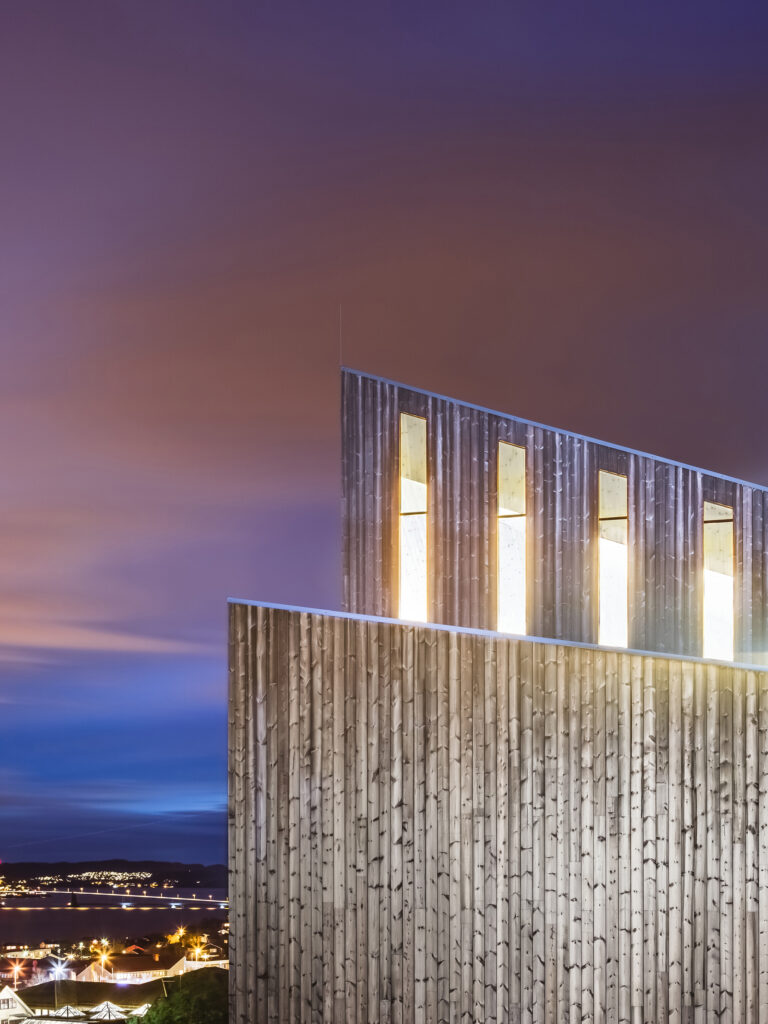 Community Church Knarvik Reiulf Ramstad Arkitekter foto © Hundven Clements Photography 3 Nuove architetture sacre. Ecco la chiesa di Reiulf Ramstad Architects, in Norvegia. Nel segno della bellezza e della qualità contemporanea