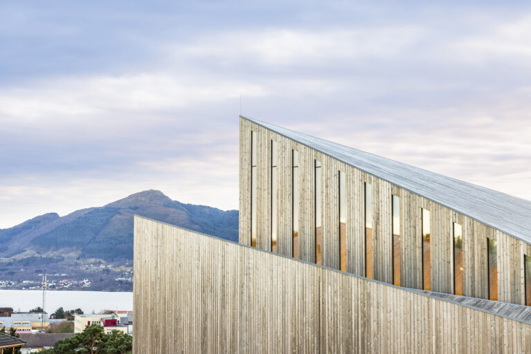 Community Church Knarvik Reiulf Ramstad Arkitekter foto © Hundven Clements Photography 8 Nuove architetture sacre. Ecco la chiesa di Reiulf Ramstad Architects, in Norvegia. Nel segno della bellezza e della qualità contemporanea