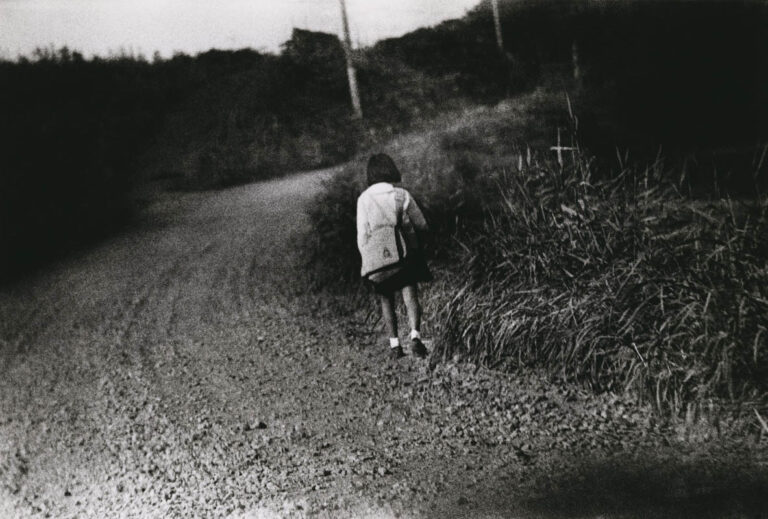 Daido Moriyama After School Ishikawa Japan 1971 fotografia bn courtesy l’artista Daido Moriyama. Un libero battitore al CIAC di Foligno