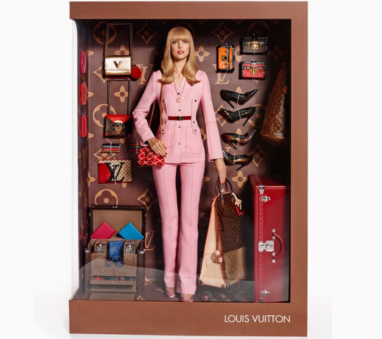 Giampaolo Sgura living dolls Vuitton Le living dolls di Giampaolo Sgura su Vogue. Da Gucci a Chanel: dodici barbie, con abiti e accessori, per dodici griffe. Tentazioni da adulte-bambine