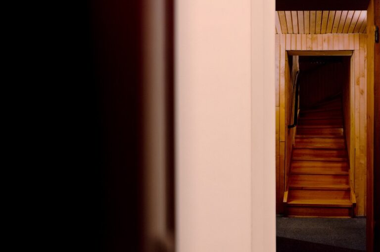 Interieur veduta dellallestimento di Andreas Thein. Courtesy RizzutoGallery L’arte di dentro. Francesco De Grandi e Andreas Thein “interior artists” a Palermo
