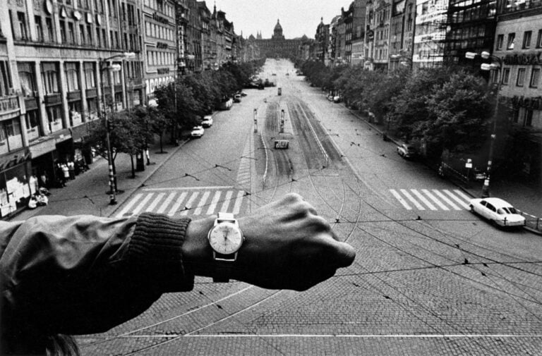 Josef Koudelka Praga negativo agosto 1968 stampa 1990 Feste 2014/2015 a Los Angeles. Una dozzina di mostre da non perdere