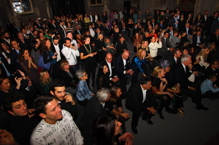 LIVE CONCERT Immagini dall'inaugurazione del nuovo studio milanese di CLS Architetti. Scenario una chiesa sconsacrata del '500, clou il concerto privato di Lykke Li