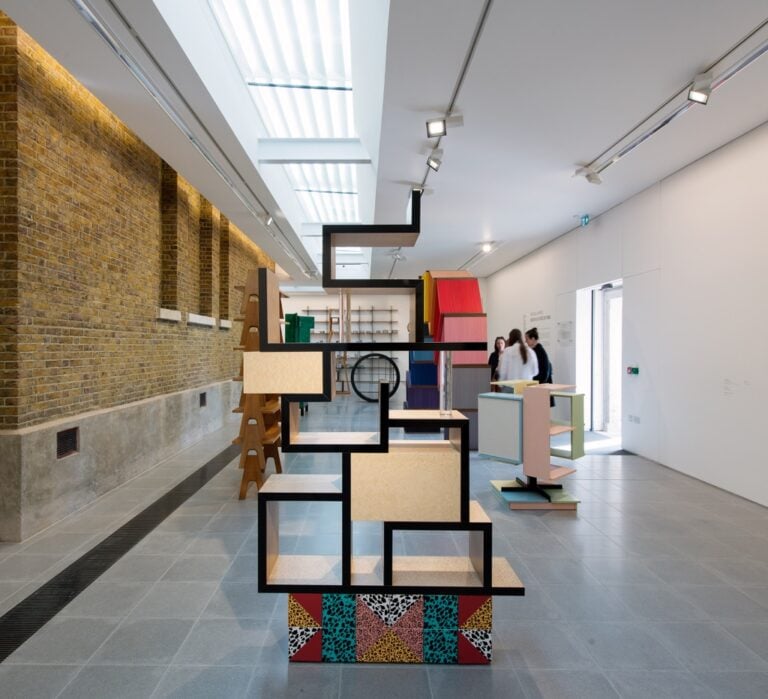 Martino Gamper Design is a state of mind – veduta della mostra presso la Serpentine Sackler Gallery Londra 2014 © 2014 Hugo Glendinning 4 Al confine arte-design con Martino Gamper