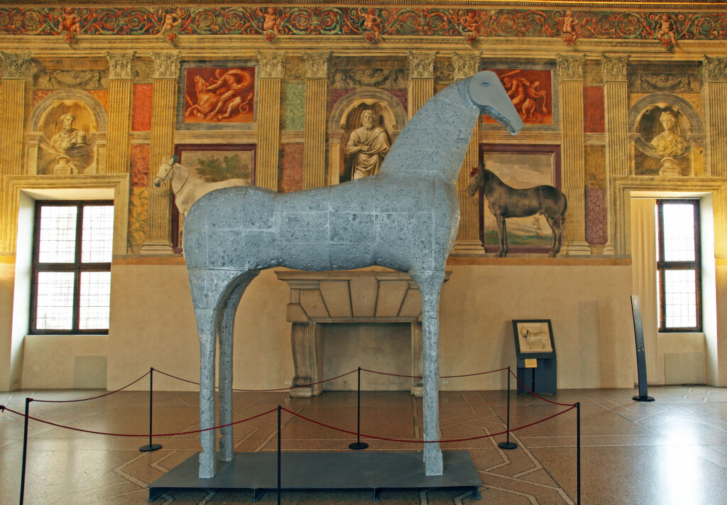 Un cavallo a Palazzo Te. Colpa di Mimmo Paladino