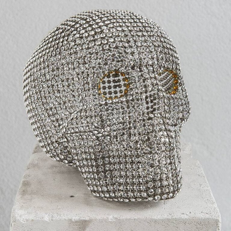 Nicola Bolla Vanitas skull with yellow eyes 1997 2006 Il senso della vanitas secondo Nicola Bolla. Quando la morte si veste di diamanti