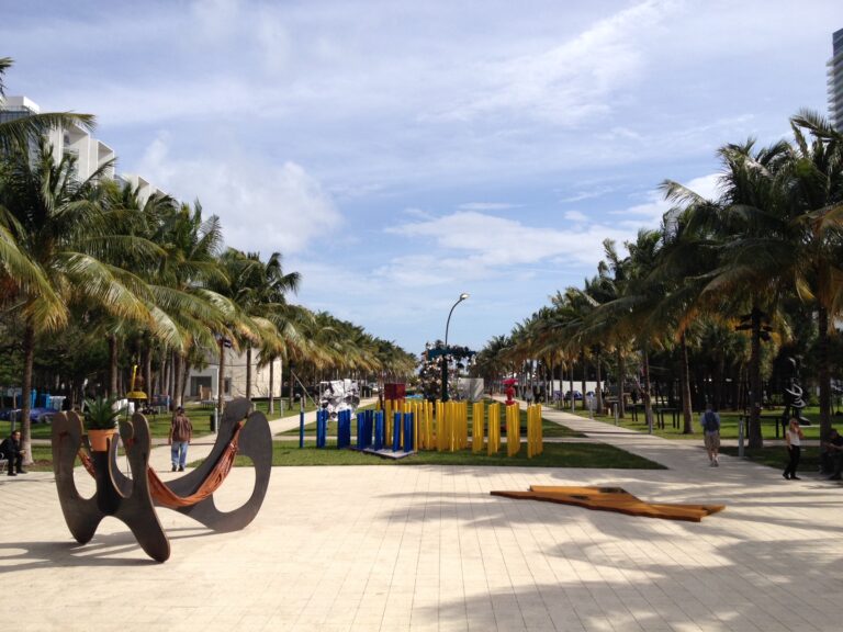 Panoramica Miami Updates: che triste il programma Public di Art Basel! Le sculture all'aperto non raggiungono neppure lontanamente il livello di Frieze e Fiac